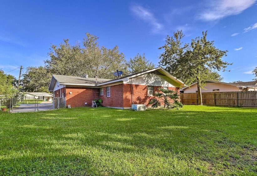 Long Beach Hideaway: Walk To Beach, Shops & Bars!