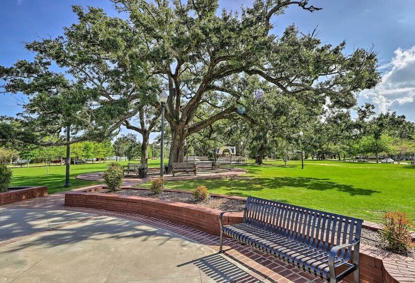 Long Beach Hideaway: Walk To Beach, Shops & Bars!