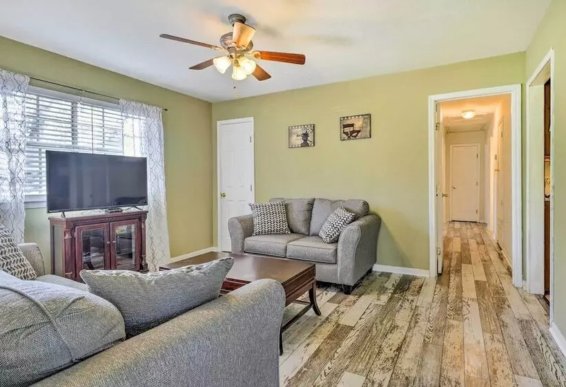 Long Beach Hideaway: Walk To Beach, Shops & Bars!