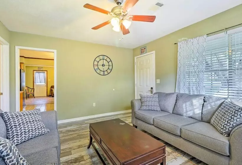 Long Beach Hideaway: Walk To Beach, Shops & Bars!