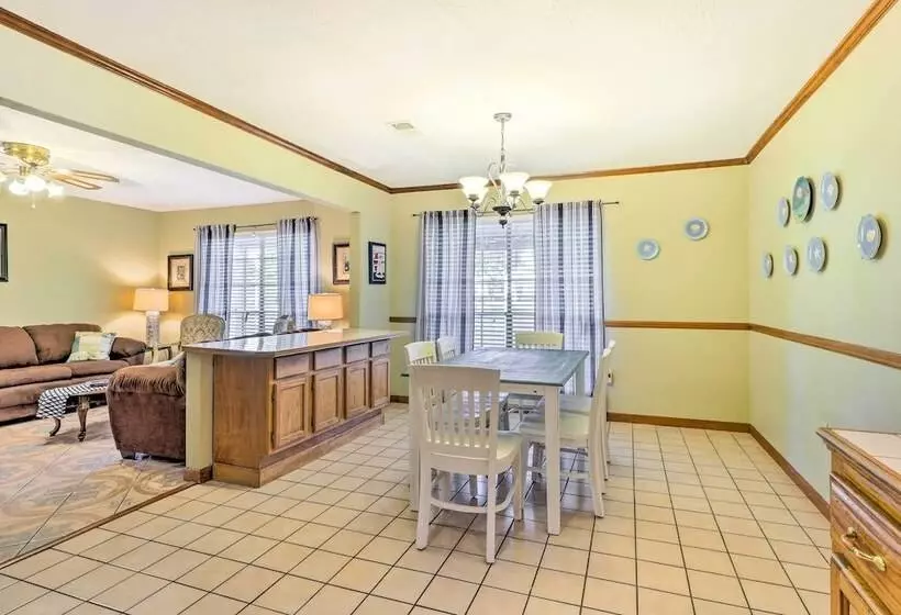 Long Beach Hideaway: Walk To Beach, Shops & Bars!