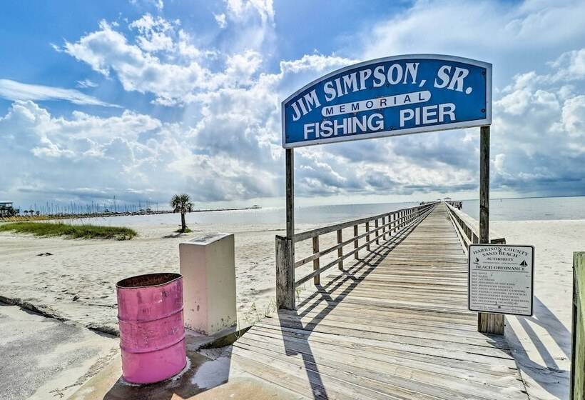 Long Beach Hideaway: Walk To Beach, Shops & Bars!