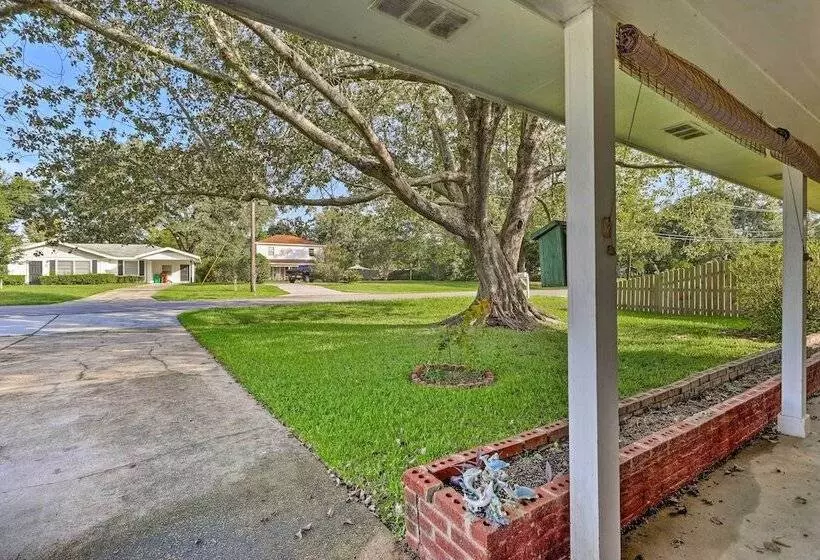 Long Beach Hideaway: Walk To Beach, Shops & Bars!