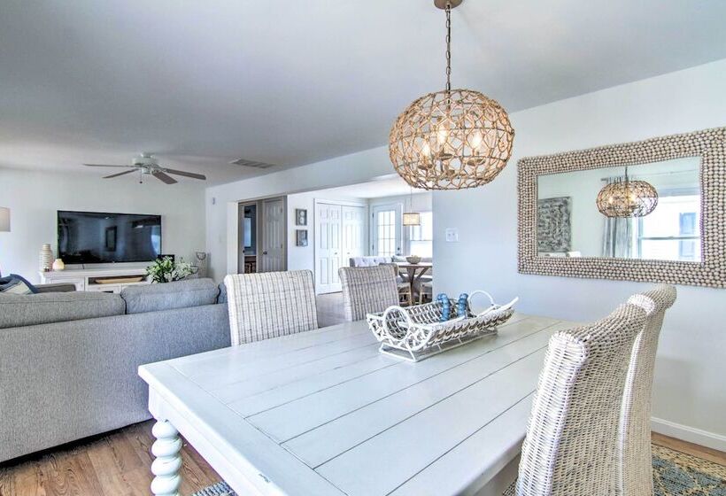 Lovely Fenwick Island Home W/ Fire Pit + Bay Views