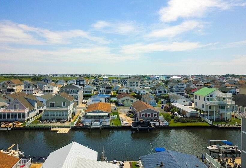 Lovely Fenwick Island Home W/ Fire Pit + Bay Views