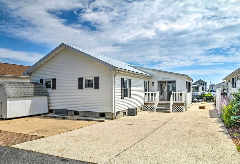 Lovely Fenwick Island Home W/ Fire Pit + Bay Views