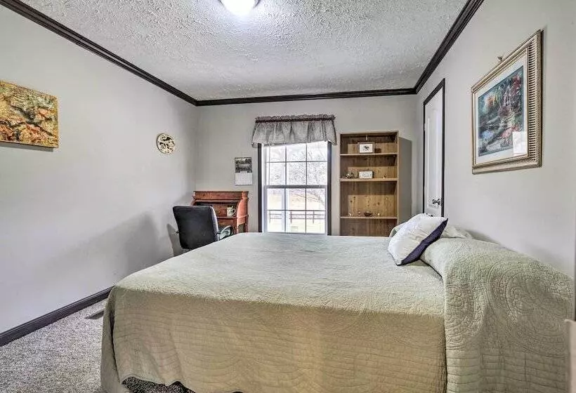 Lovely Sadieville Retreat W/ Deck & Grill!