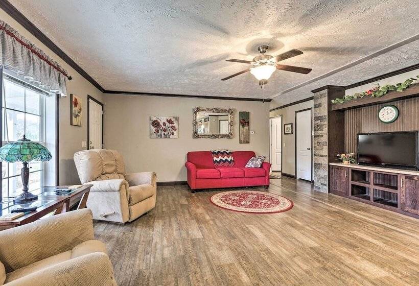 Lovely Sadieville Retreat W/ Deck & Grill!