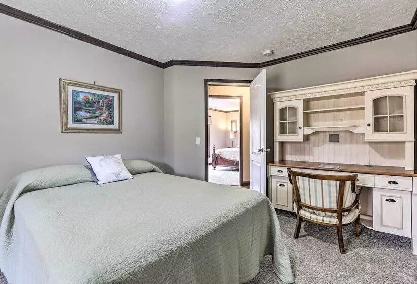 Lovely Sadieville Retreat W/ Deck & Grill!