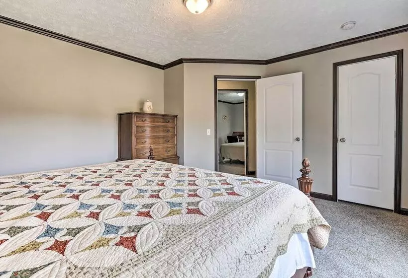 Lovely Sadieville Retreat W/ Deck & Grill!