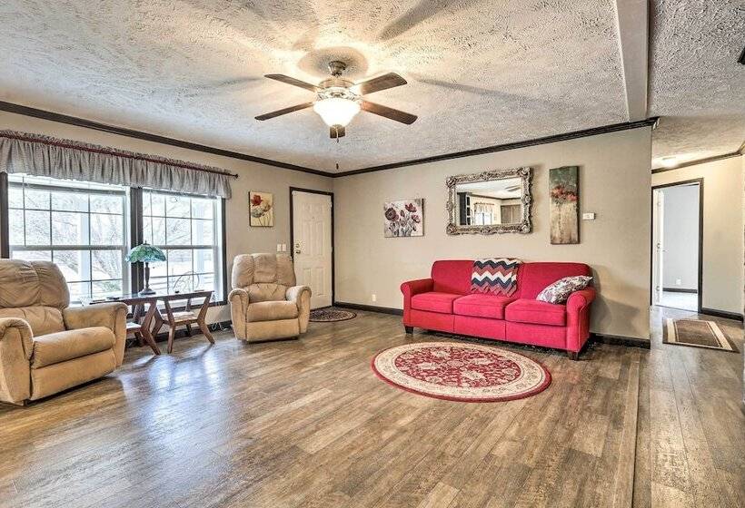 Lovely Sadieville Retreat W/ Deck & Grill!