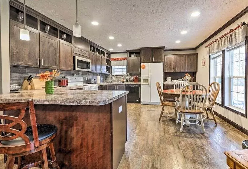 Lovely Sadieville Retreat W/ Deck & Grill!