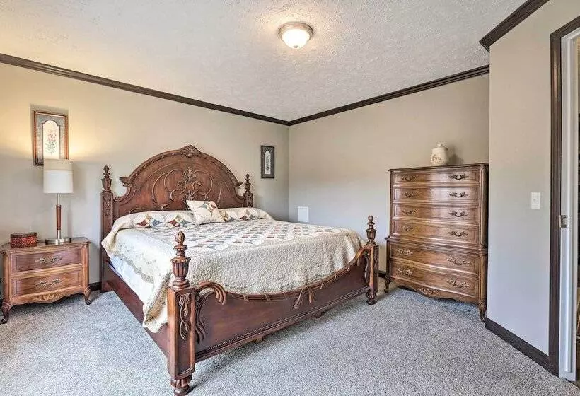 Lovely Sadieville Retreat W/ Deck & Grill!