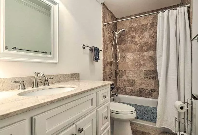 Luxurious Waterfront Home On Pickwick Lake!