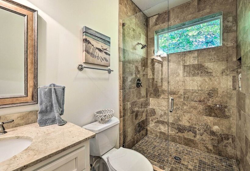 Luxurious Waterfront Home On Pickwick Lake!