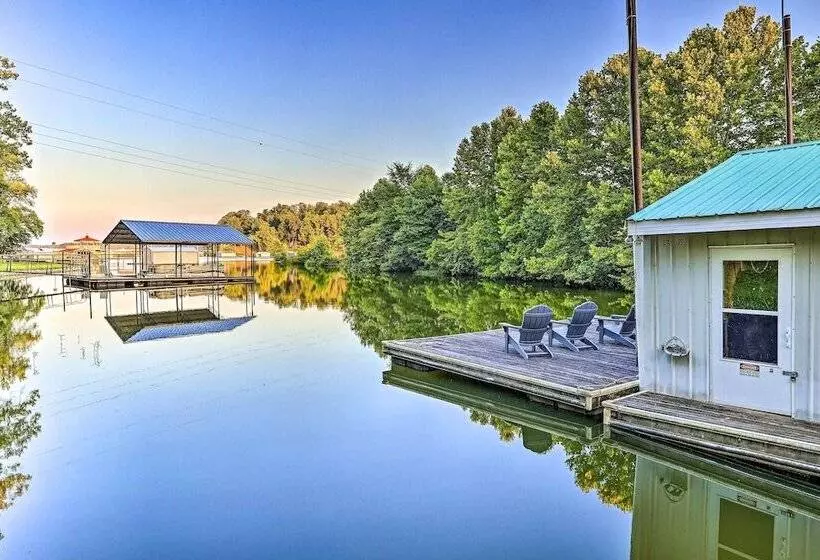 Luxurious Waterfront Home On Pickwick Lake!