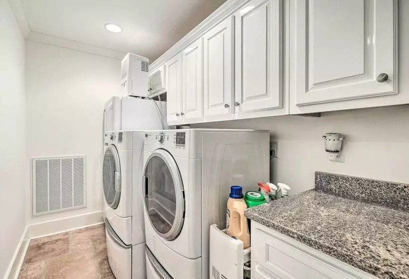 Luxurious Waterfront Home On Pickwick Lake!