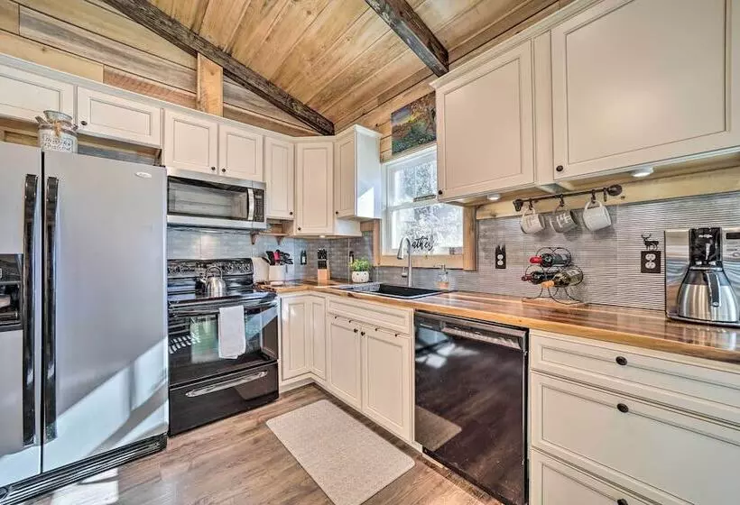 Modern Cabin W/ Fire Pit < 3 Mi To Trails!