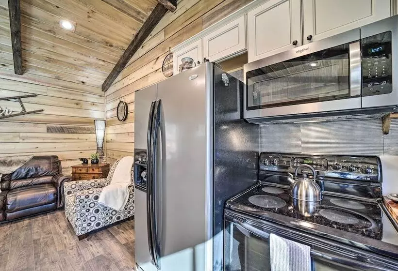 Modern Cabin W/ Fire Pit < 3 Mi To Trails!