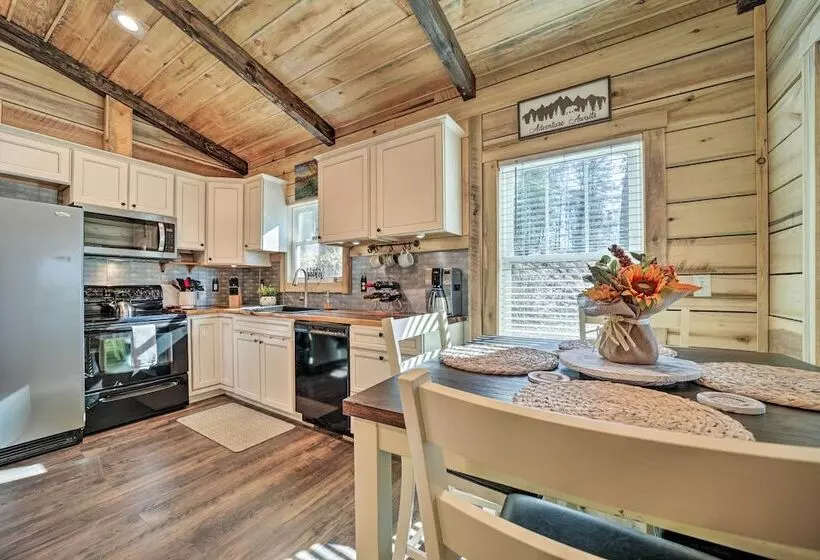 Modern Cabin W/ Fire Pit < 3 Mi To Trails!