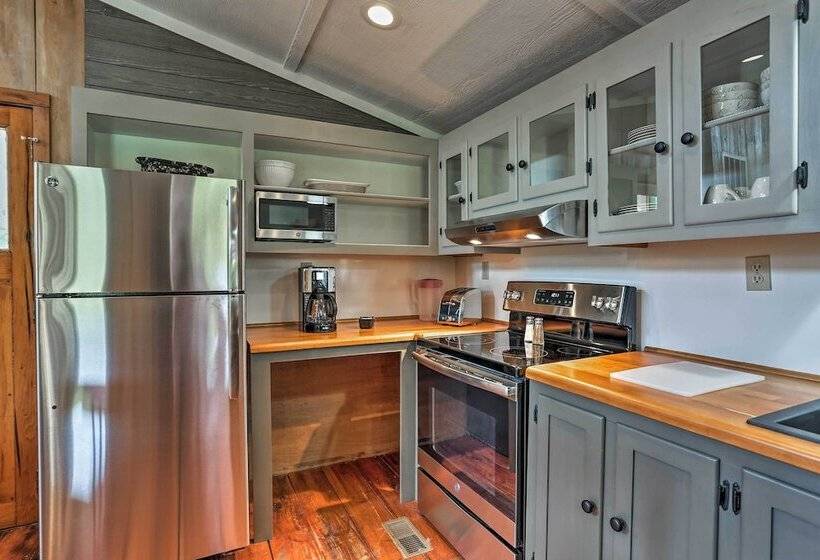 Outer Banks Island Cottage   1 Mi To Frisco Beach!