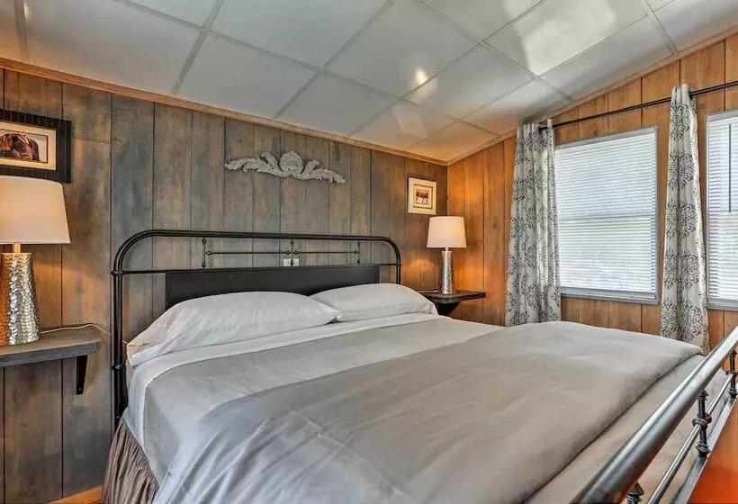 Outer Banks Island Cottage   1 Mi To Frisco Beach!