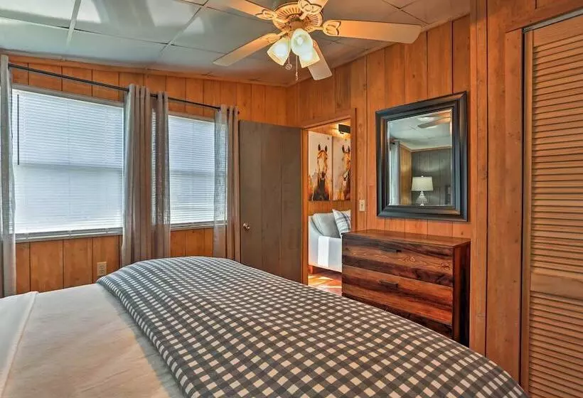 Outer Banks Island Cottage   1 Mi To Frisco Beach!