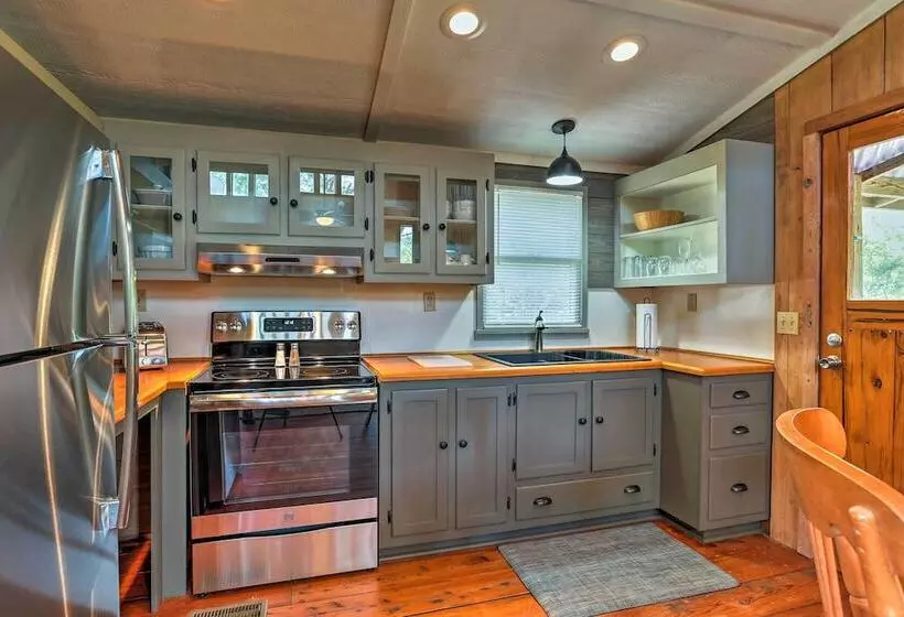 Outer Banks Island Cottage   1 Mi To Frisco Beach!