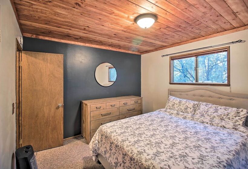 Peaceful & Idyllic Forest Cabin W/ Pool Table