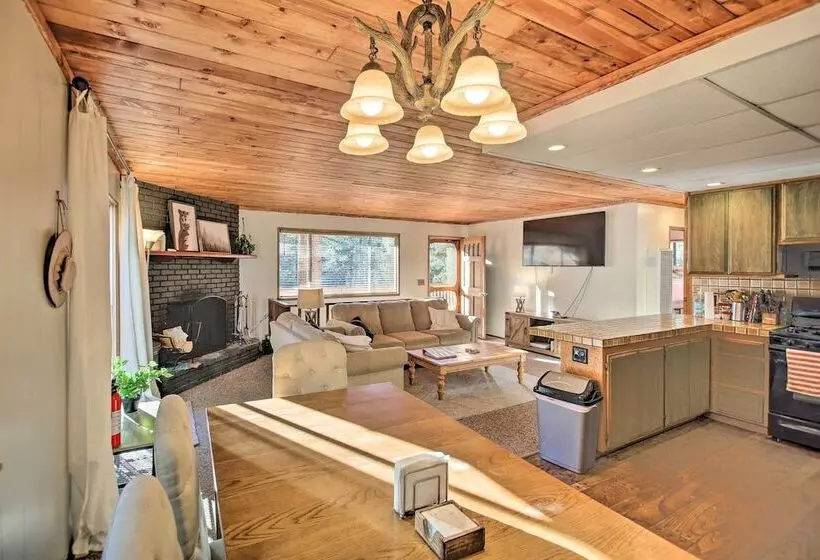 Peaceful & Idyllic Forest Cabin W/ Pool Table