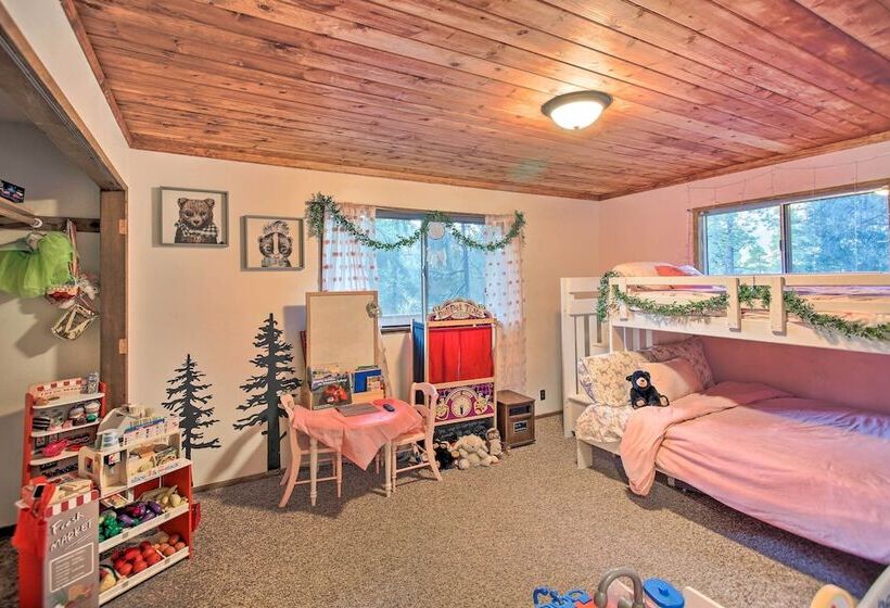 Peaceful & Idyllic Forest Cabin W/ Pool Table