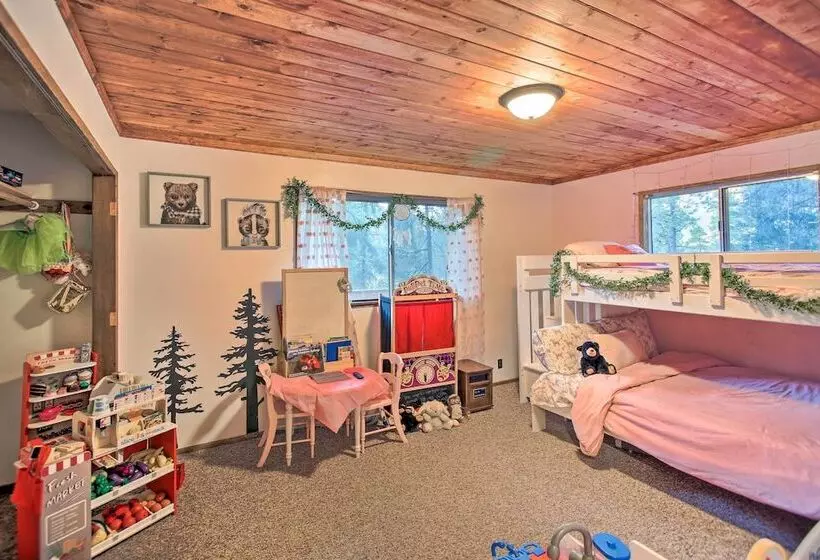 Peaceful & Idyllic Forest Cabin W/ Pool Table