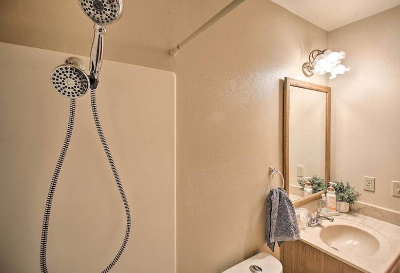 Peaceful & Idyllic Forest Cabin W/ Pool Table