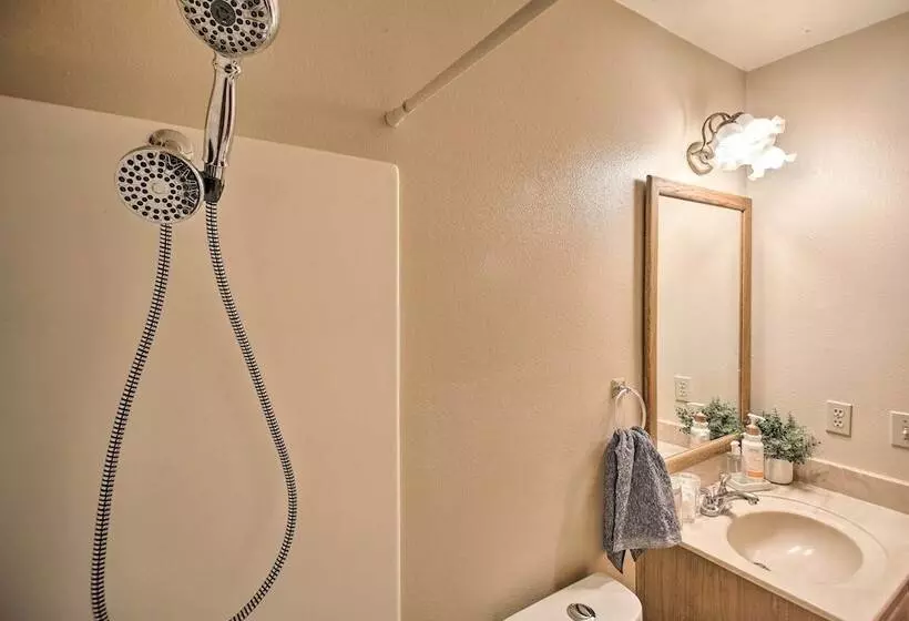 Peaceful & Idyllic Forest Cabin W/ Pool Table