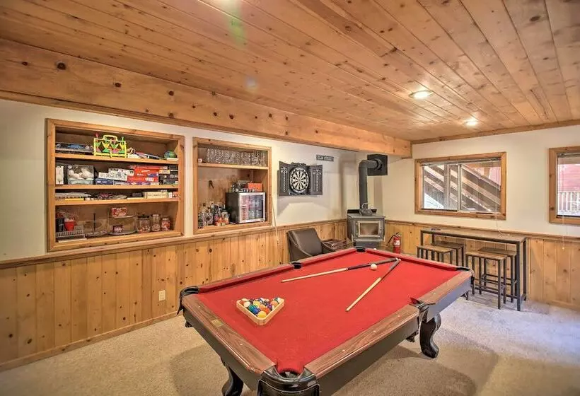 Peaceful & Idyllic Forest Cabin W/ Pool Table