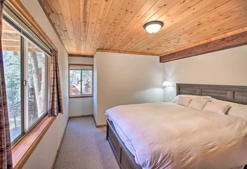 Peaceful & Idyllic Forest Cabin W/ Pool Table