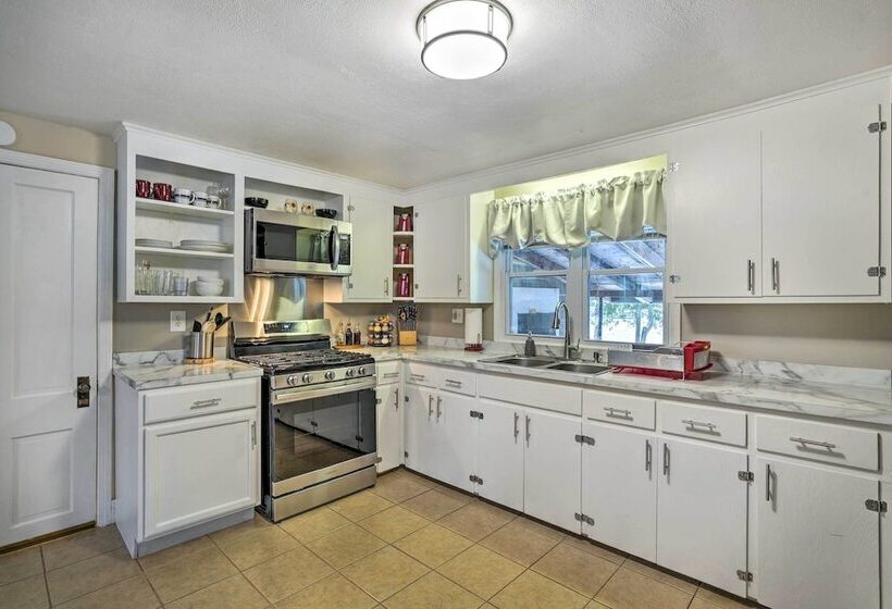 Pet Friendly Auburn Home Near Owasco Lake!