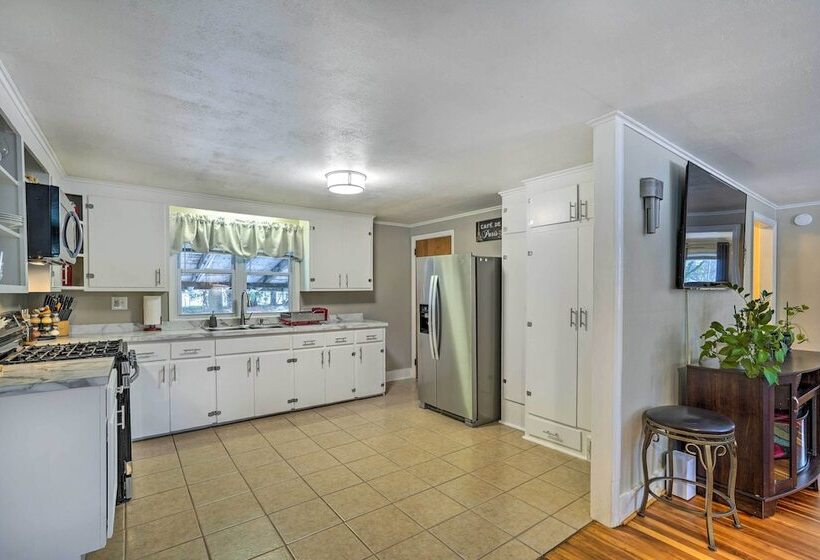 Pet Friendly Auburn Home Near Owasco Lake!