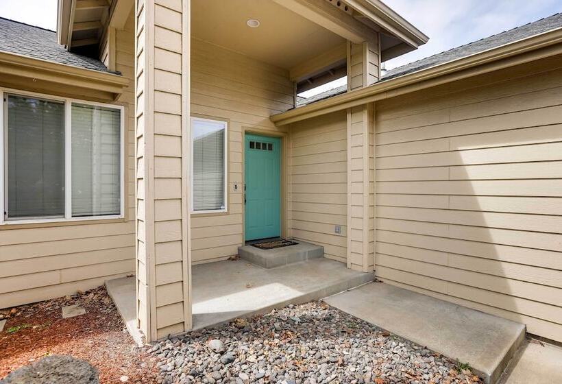 Pet Friendly Bend Home W/ Hot Tub & Patio!