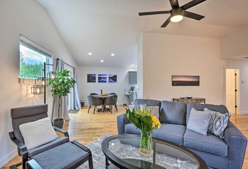 Pet Friendly Bend Home W/ Hot Tub & Patio!