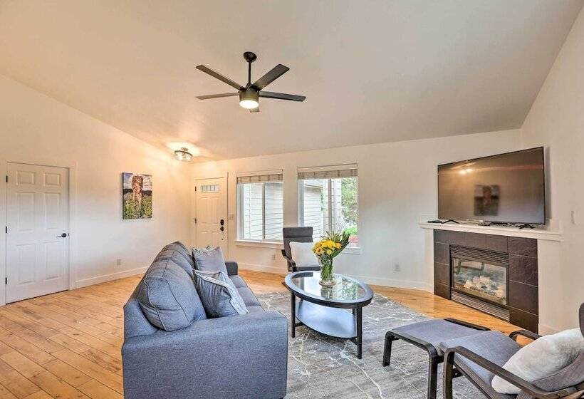Pet Friendly Bend Home W/ Hot Tub & Patio!