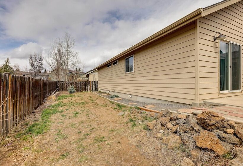 Pet Friendly Bend Home W/ Hot Tub & Patio!