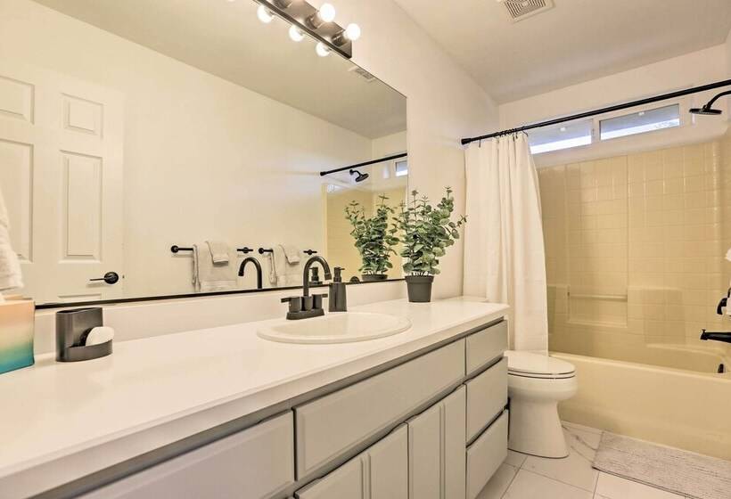 Pet Friendly Bend Home W/ Hot Tub & Patio!