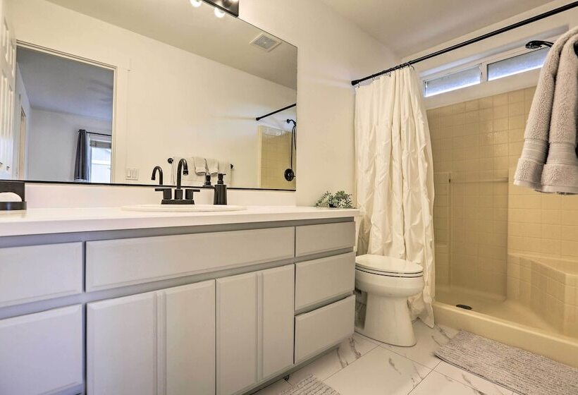 Pet Friendly Bend Home W/ Hot Tub & Patio!