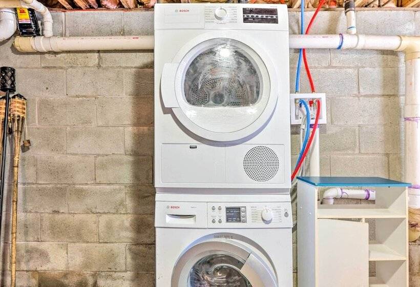 Private Lake Access & Canoes: Pennsylvania Cottage