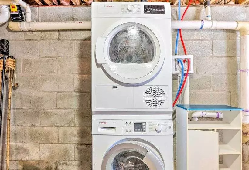 Private Lake Access & Canoes: Pennsylvania Cottage