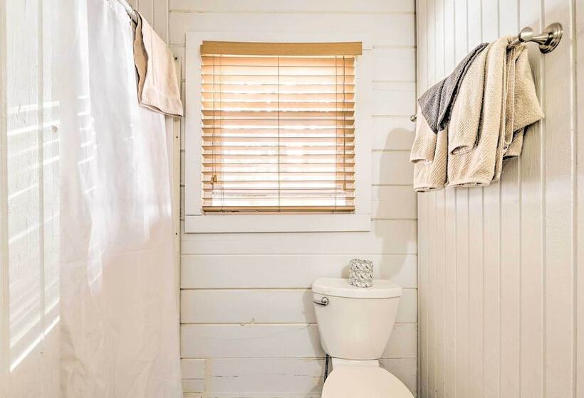 Private Lake Access & Canoes: Pennsylvania Cottage