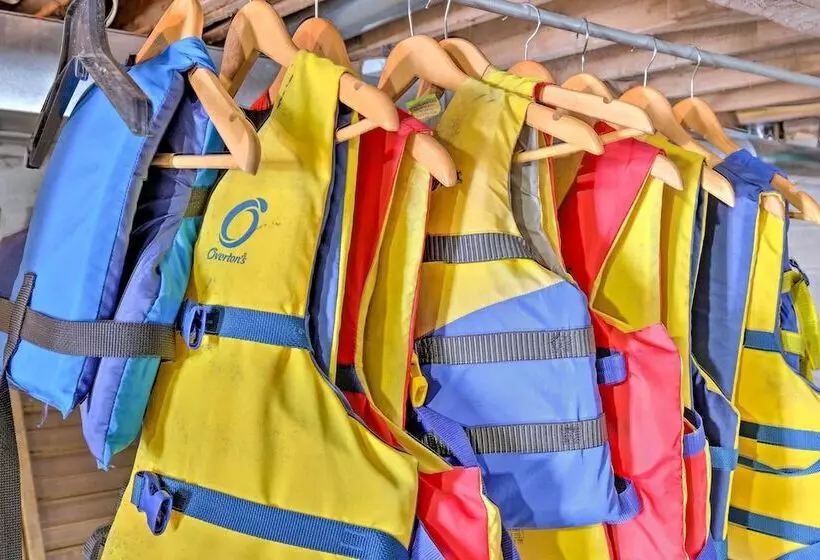 Private Lake Access & Canoes: Pennsylvania Cottage