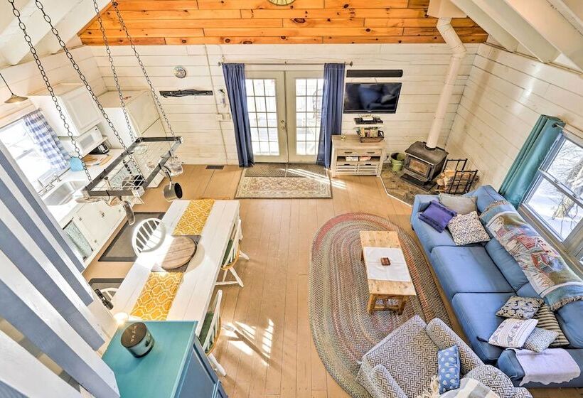 Private Lake Access & Canoes: Pennsylvania Cottage