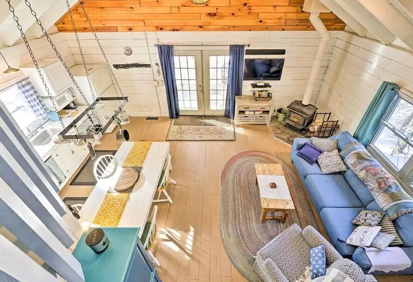 Private Lake Access & Canoes: Pennsylvania Cottage